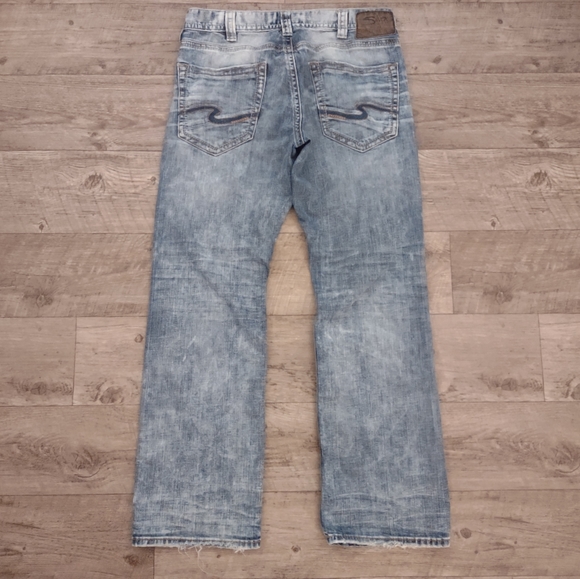 EUC Silver distressed Zac jeans - Picture 9 of 11